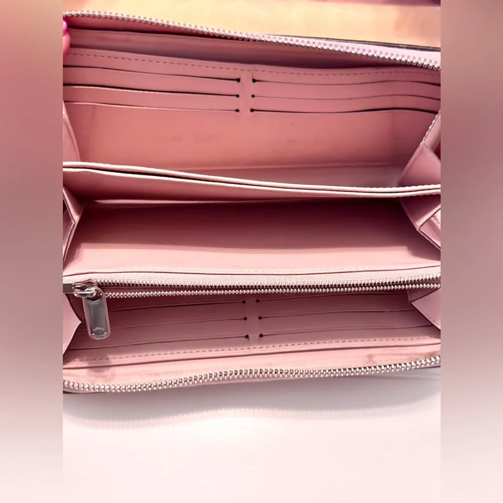 RE LISTED IN CLOSET Louis Vuitton Lilac Mahina Zippy Wallet - Picture 7 of 10